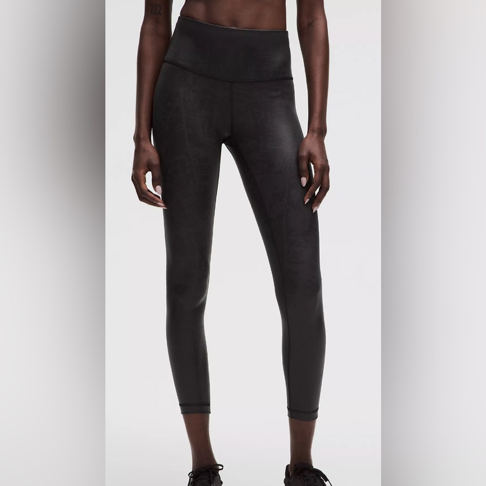 lululemon Wunder Train High-Rise Tight 25” in Matte Shine Black - Size: 4